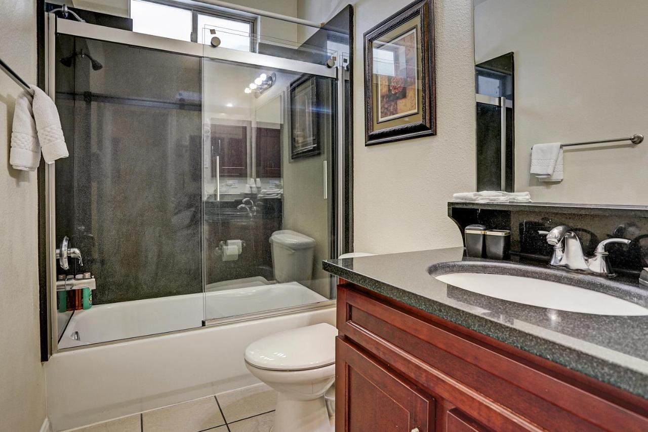 Villa Corporate 2 Bedroom Suite Furnished Condo ヒューストン エクステリア 写真