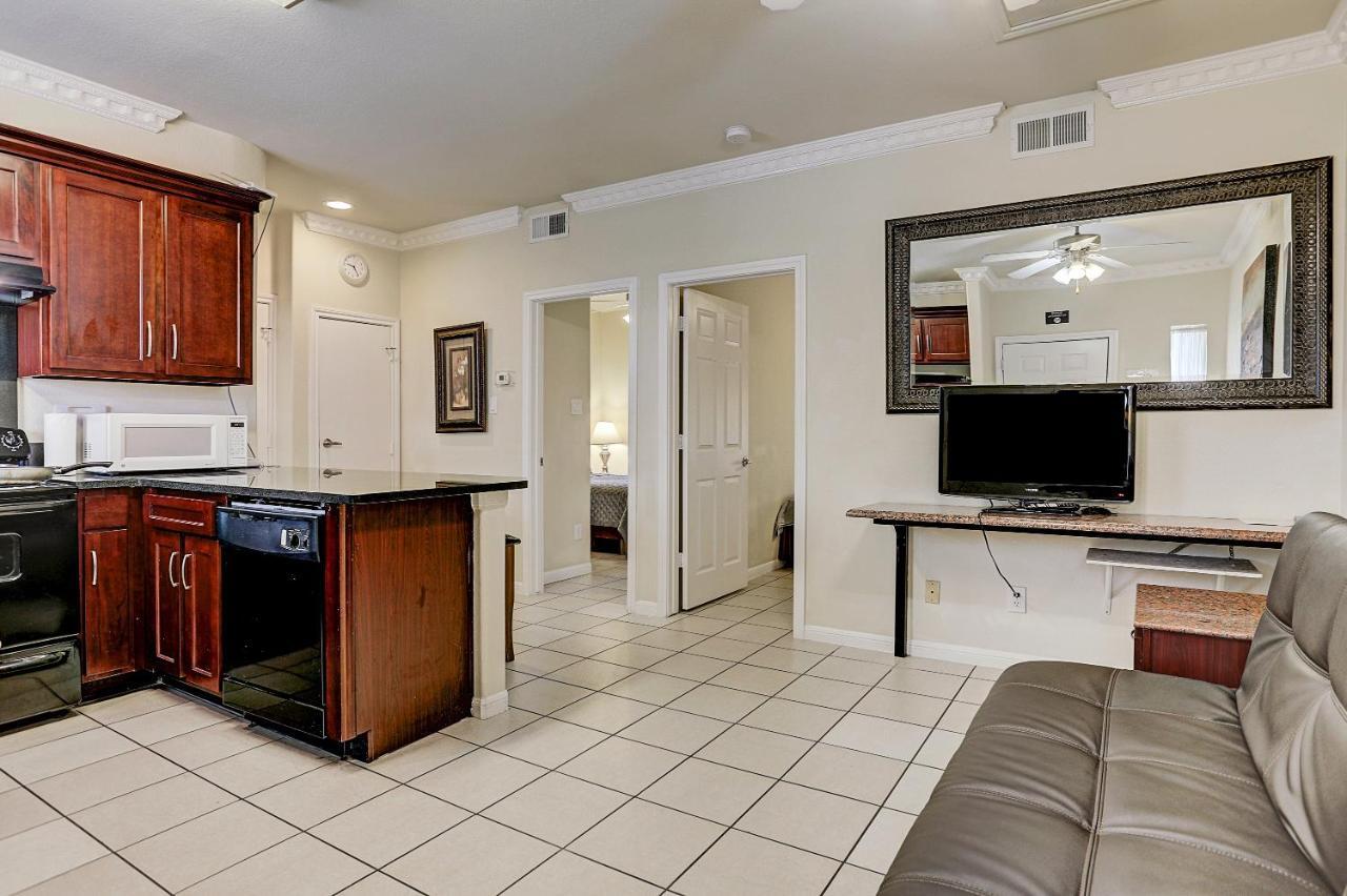 Villa Corporate 2 Bedroom Suite Furnished Condo ヒューストン エクステリア 写真